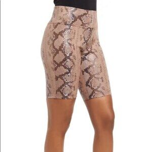 𝅺KENDALL and KYLIE Women's Snake Print high waisted Bike Shorts Size small